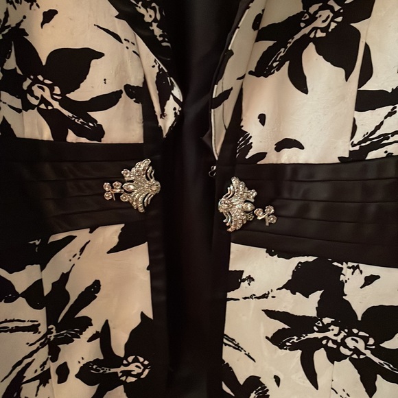 Black and white blazer (ravel size 4) - Picture 4 of 6